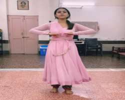 She is also a talented dancer and has taken lessons of Indian classical form Kathak in addition to gaining excellence in acting.